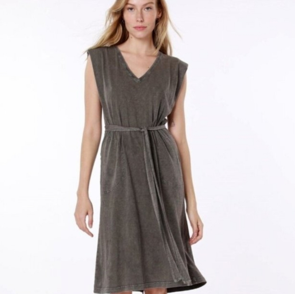 Hello Nite Olive, Mending V Neck Midi Dress.  XL